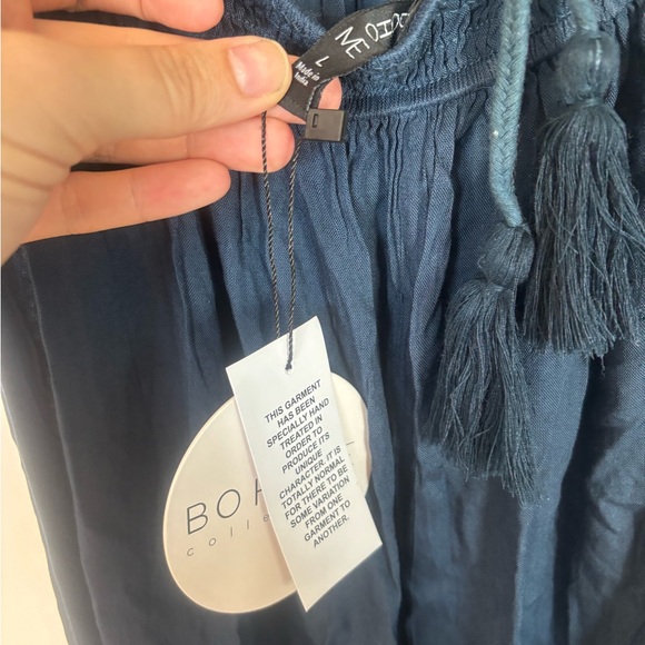 Elegant Blue Maxi Dress with Textured Fabric - Picture 8 of 8